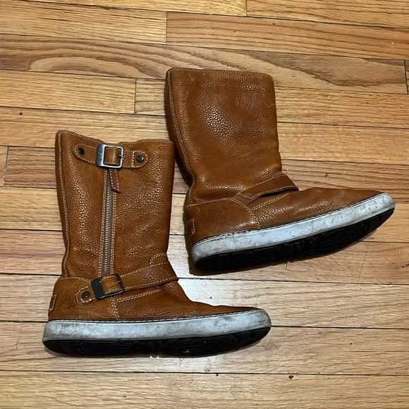 UGG Chestnut Leather Winter Boots - Picture 4 of 9